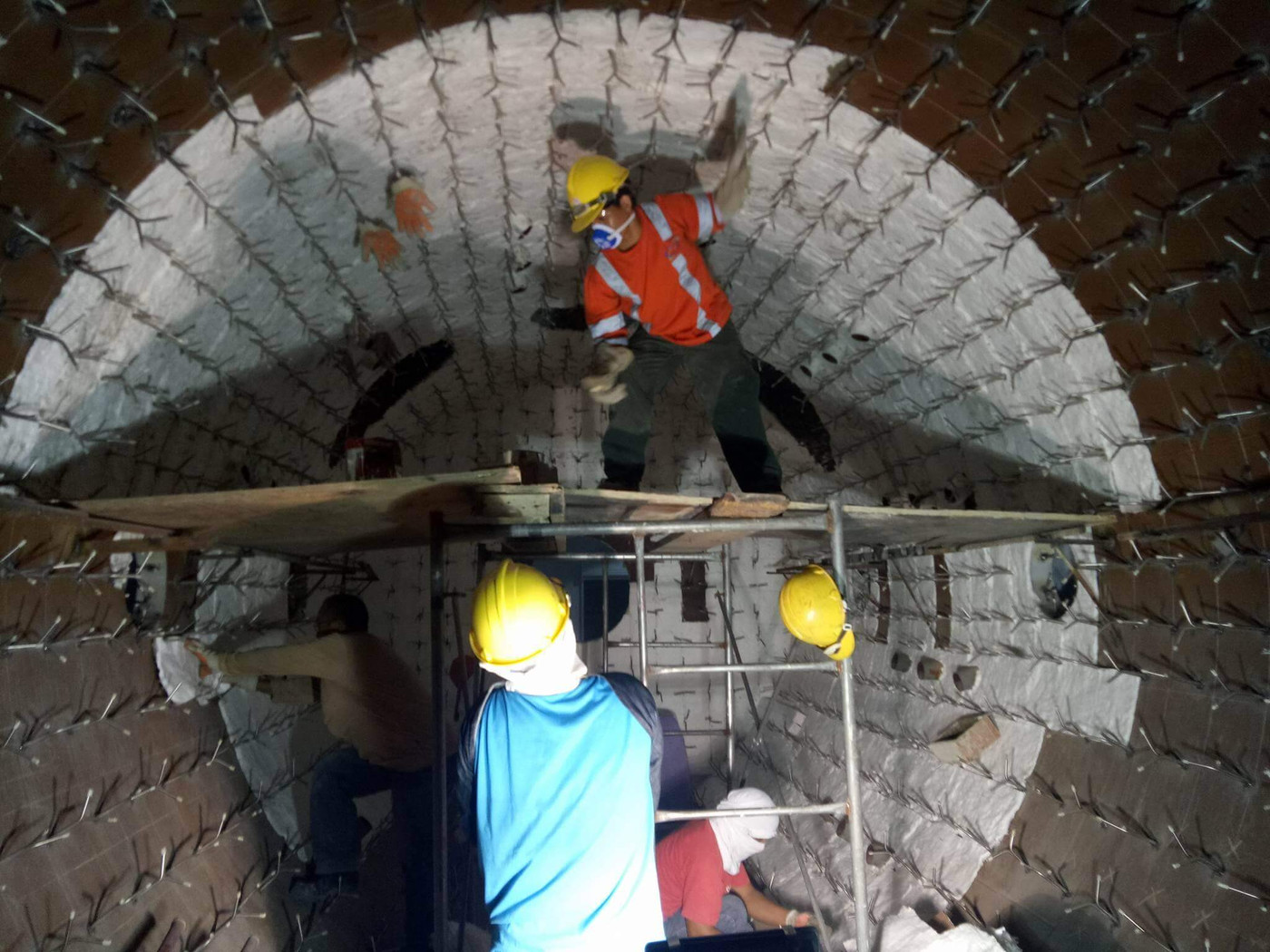 Industrial refractory installation